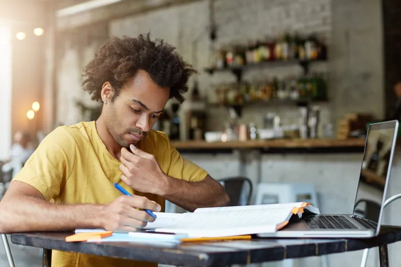 Quantas horas estudar por dia para o ENEM? Entenda a carga ideal